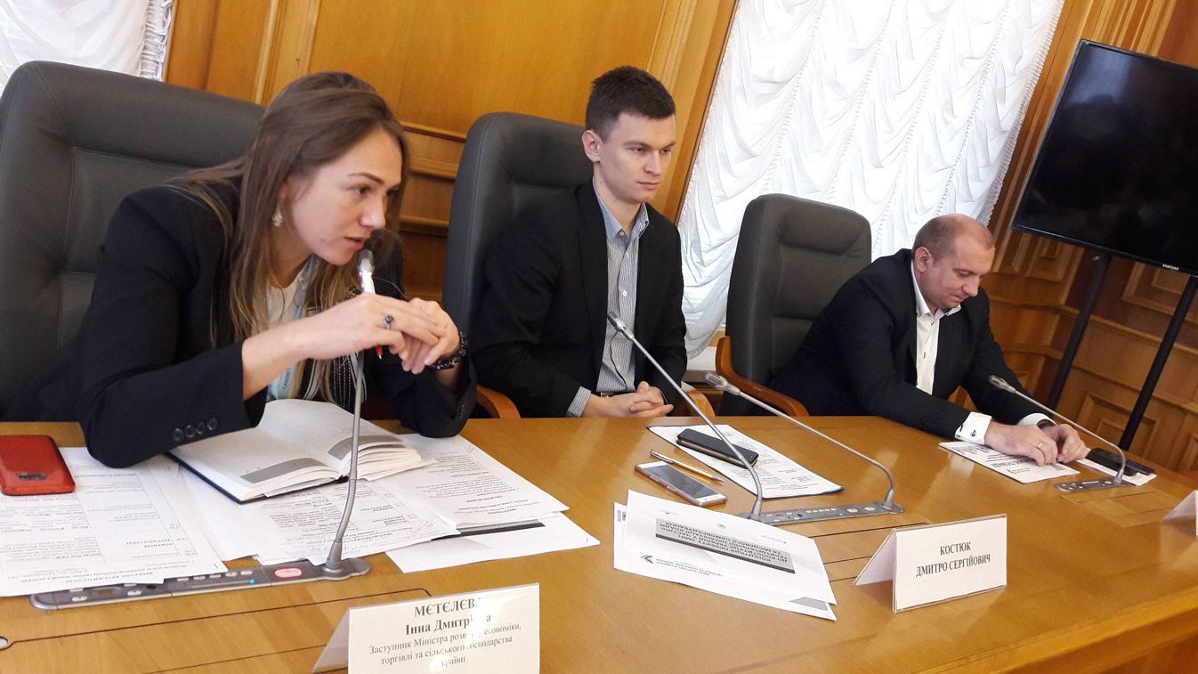 Селищ міського типу немає, але вони є. До Конституції пропонують внести зміни